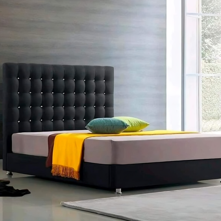 Chic capitone back bed