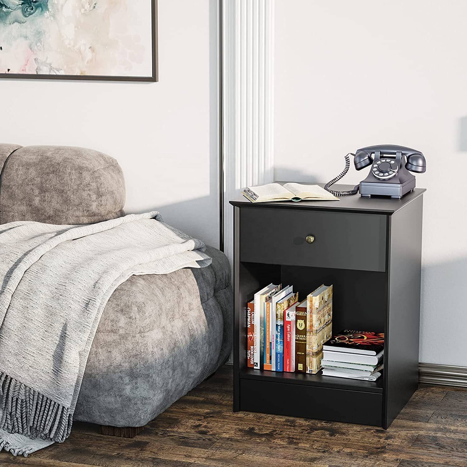 Minimalist design chest of drawers