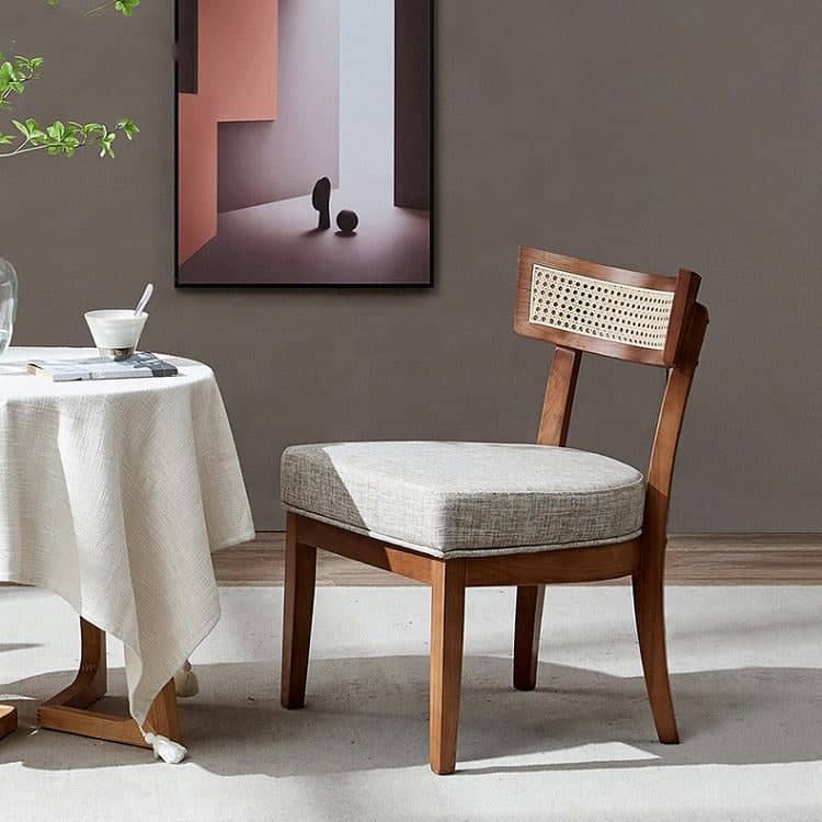 Minimalist dining chair